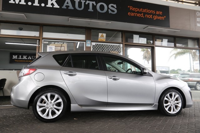 Mazda axela 2
